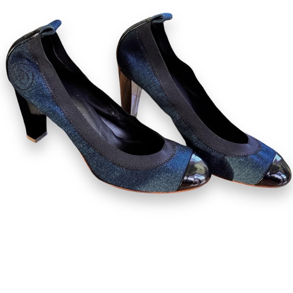 New Chanel CC accent pumps blue denim and black patent leather heels sz 39